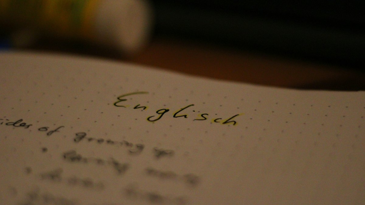 英語の文法問題を解いて間違いを直すノート