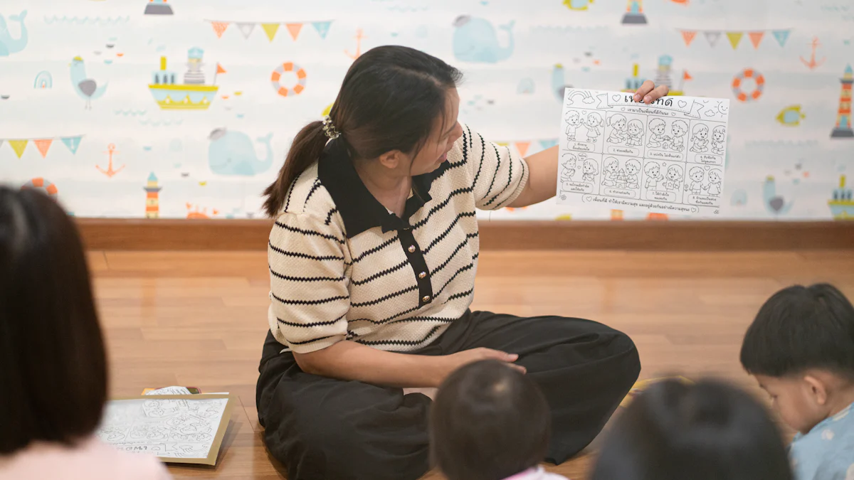 教材を使って学習内容を確認する先生と生徒