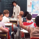 英検3級の学習を始める中学生と先生