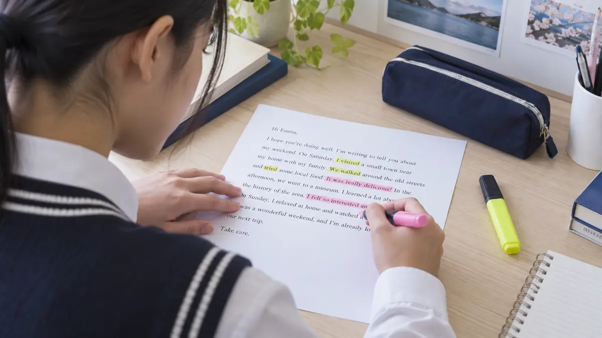英検準2級Eメールから内容の材料を読み取る中学生